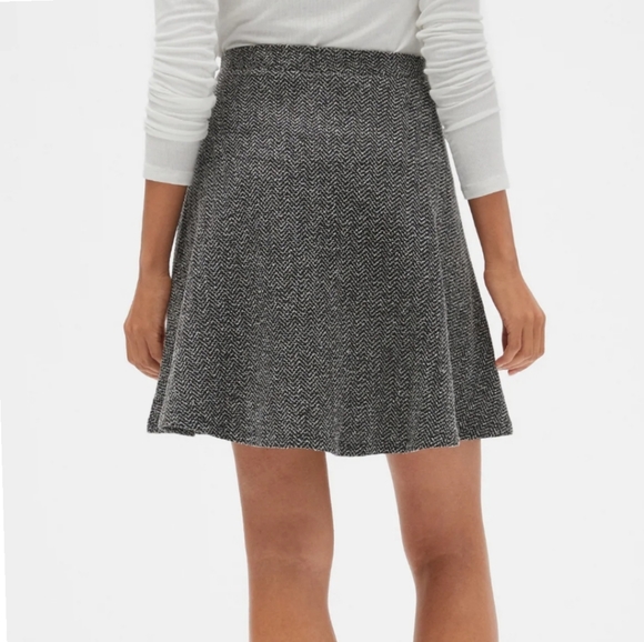 FINAL SALE 🆕🌿gap SKIRT🌿 - Picture 2 of 8